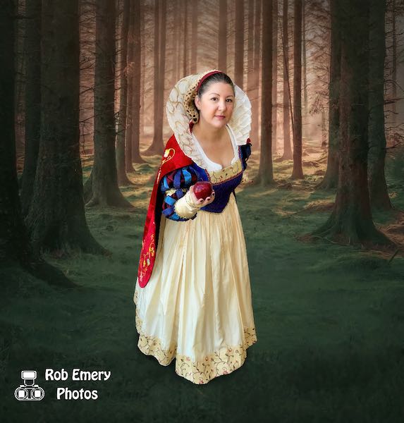 Snow White with an apple